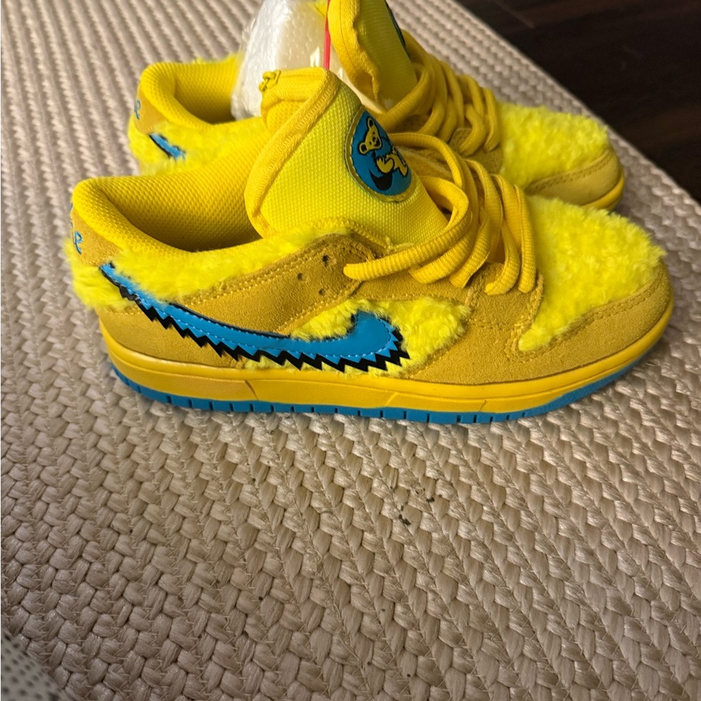 Nike SB Dunk low Grateful Dead Kids Yellow and Blue Fuzzy Sneakers